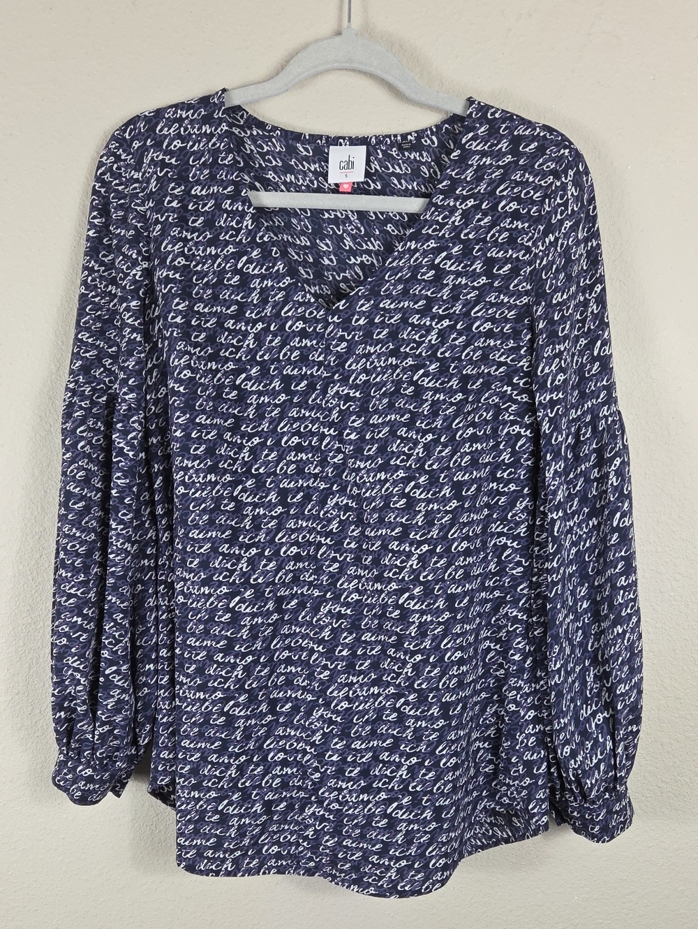 CAbi Te Amo Love Script Blouse Navy White Balloon Sleeve Size Small 5336